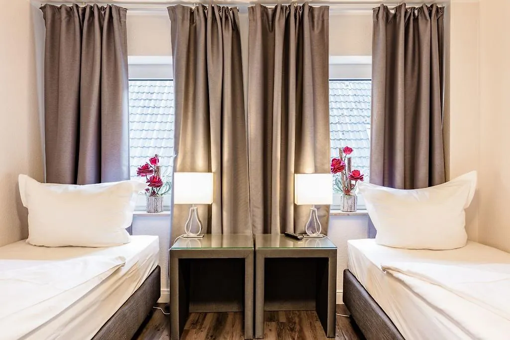 Hotel Zum Zeppelin Hamburg-Harburg 3*,